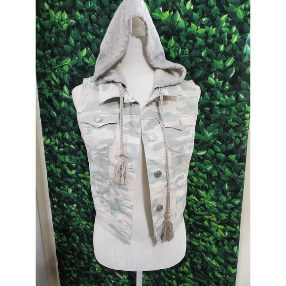 Wallflower Light pink & Green Camo Vest with Hoodie - Small - Picture 1 of 8